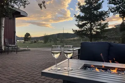 Image de Unique 2 bedroom/2 bath cabin + 3 bedroom/1 bath guest cabin!