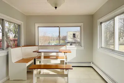 Image de Close to Nyc! Private 2 bedroom apartment with a deck.