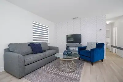 Image de Cozy Blue Door Duplex, Central in Cutler Bay