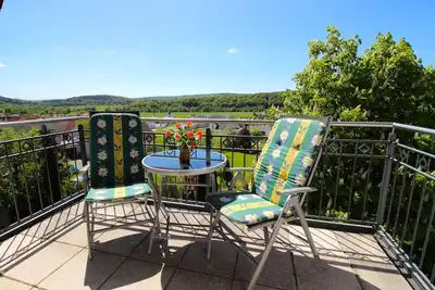 Image de Panoramasuite vacation apartment (65sqm) with a view of the Saale valley and Vorrhön