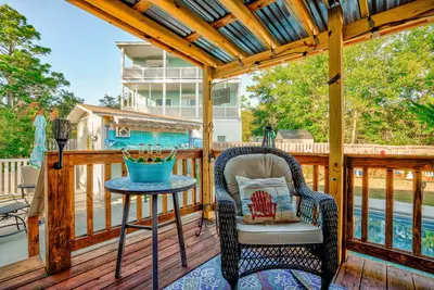 Image de Private Pool, Outdoor Patio + Fire Pit, Jetted Tub