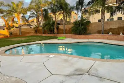 Image de Elegant Spacious Home with Swimming Pool