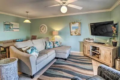 Image de Gulf Shores Beach Condo w/ Community Pool!