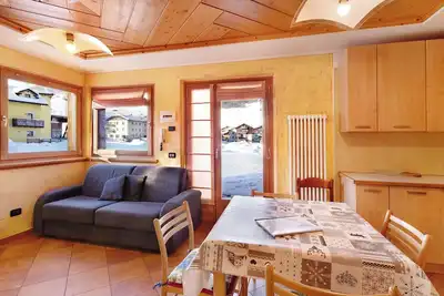 Image de Appartement Red Casa Maurizio avec vue sur les montagnes, Wi-Fi et jardin.