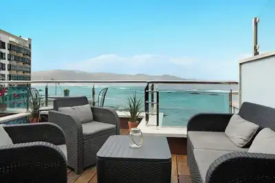 Image de Superbe appartement en bord de mer avec vue sur mer et Wi-Fi.