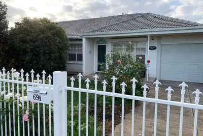 Image de Clean and Stylish. Close to Cbd. Newly renovated.