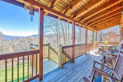 Image de Mountain Vibes - Sleeps 8, 3 bedrooms, 3 baths, Wood Fireplace, Hot Tub