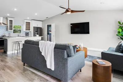 Image de The Lake House - Next to Universal Studios