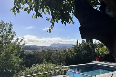 Image de Maison avec Piscine et jacuzzi Ă 15mn des plages