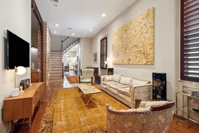 Bright Victorian House w Heated Pool 6br|4ba