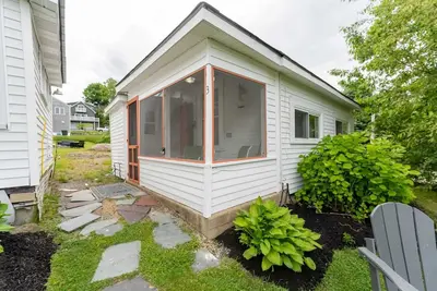 Cottage 3 Summary:<br>Co