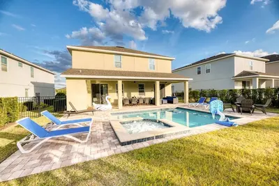 Image de 9 Bed/9Bath/Large Pool And Hot Tub/only 10 mins Disney/Stylish and Contemporary