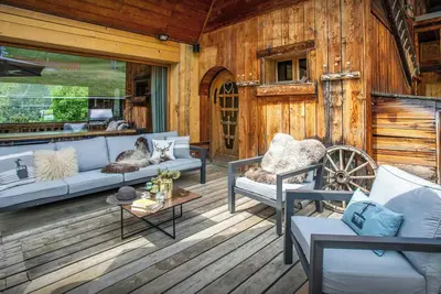 Image de Panoramic Lodge - chalet skis aux pieds pour 15 avec jacuzzi