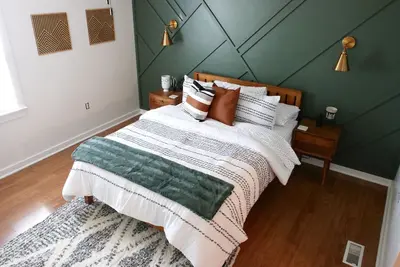Image de Cozy Bungalow by the Neuse River-\"The Hive House\"