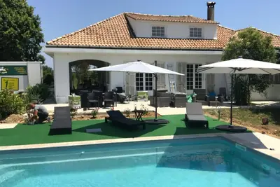 Image de Villa à 10 ' plage et proche des rivières avec piscine privée 12 personnes