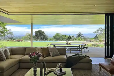 Image de Stunning 4 bedroom home in Zwaanswyk