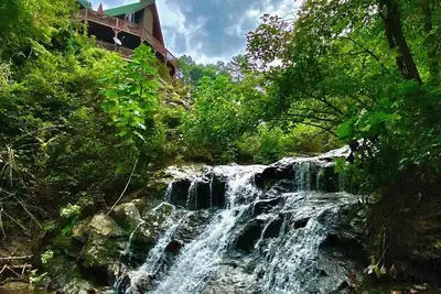 Image de Secluded Luxe Cabin with Waterfall/Creek Views 2 Decks, and Hiking!