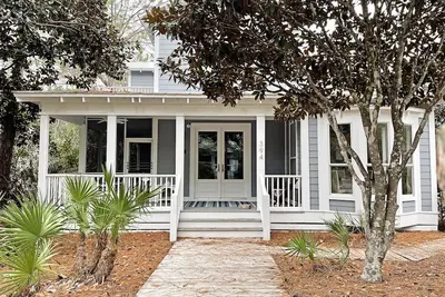 Image de At Last! -4 Bikes- Dog Friendly- Heated Pool!
