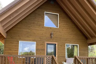 Image de Red Sled Lakefront Cabin