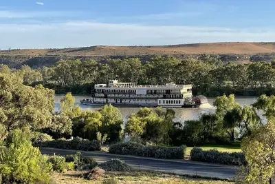 Image de Delightful river views in a quiet location