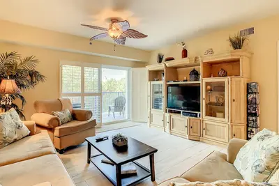 Image de Superb condo tucked away next to the Estuary in Oceanwalk. Oceanwalk 4-204