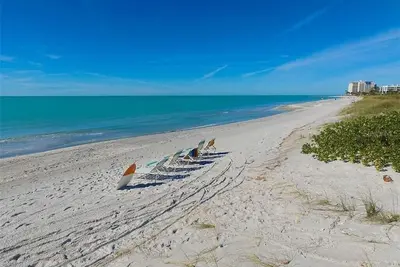 Image de Newly renovated Cozy Beach Cottage B 1/2 of a duplex, 3min walk to beach