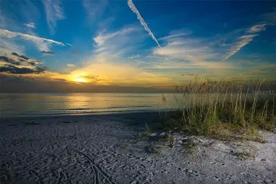 Image de Newly renovated Cozy Beach Cottage A1/2 of a duplex, 3min walk to beach