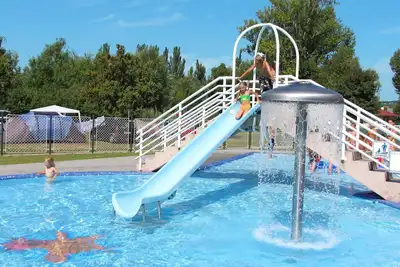 Image de Joli appartement dans une maison de vacances avec Wifi, piscine, climatisation, terrasse et parking