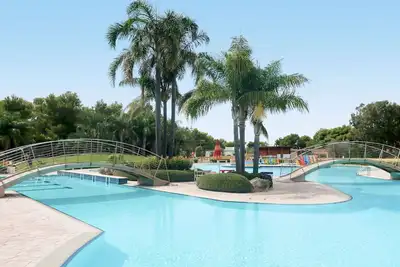Image de Bel appartement dans une maison de vacances avec piscine, climatisation, terrasse, parking