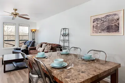 Image de Updated Townhome w\/ Deck, Lake & Mountain Views, 18 mi to Aspen, Dog Friendly!