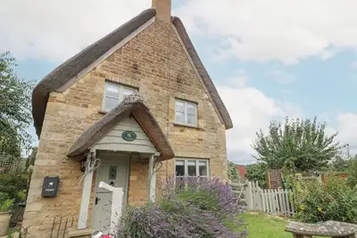 Image de Honeysuckle Cottage (Brailes), pet friendly, with a garden in Brailes
