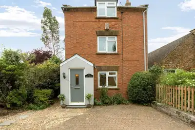 Holly Cottage (Middle Tysoe), pet friendly, with open fire in Tysoe