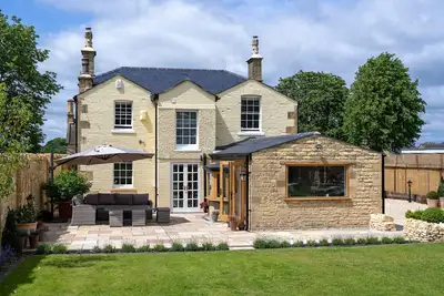 Image de Cotsall House, pet friendly, with open fire in Broadway