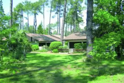 Image de Bungalow avec une terrasse à seulement 5 km du lac
