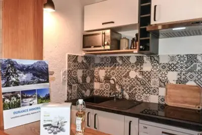 Image de Beau T2 rénové au pied des pistes à Montgenèvre, avec balcon et équipements tout confort