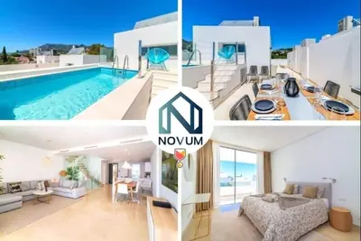 Image de Ultra-Modern 4-Bdrm Townhouse La Finca (est. 2020)