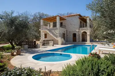 Image de 5 bedroom Villa with Traditional Elements