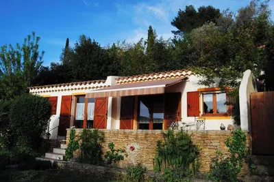 Image de Homerez - Maison de caractère à Ceyreste - Terrasse et jardin clôturé