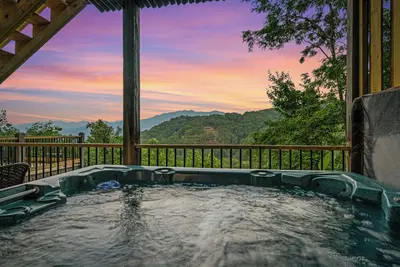 Image de Newly Updated: GameRoom HotTub Big Mtn Views & ski area w/ free attractions.