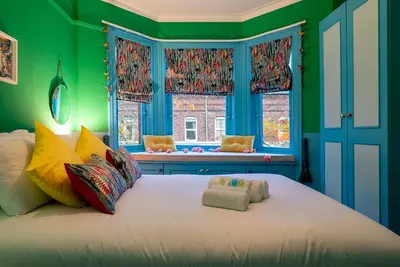 Image de Pass the Keys | Colourful, Quirky Artist-Owned 3 Bed Next to Cafes