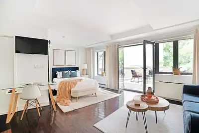 Image de 809-2b Studio With a private Terrace By Columbus Circle