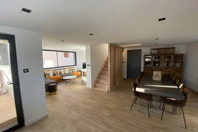 Image de Chalet Luxe Pour 12 À 16 Personnes au pied des pistes et des commerces