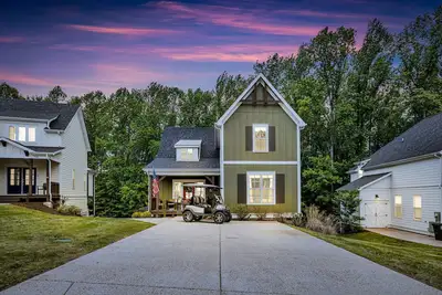 Image de New Tims Ford Lake House w\/ Golf Cart, 4 bedrooms, arcade and games!