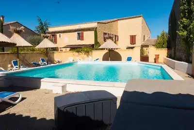 Image de 3 mas de qualité pour 24 personnes avec piscine privée, vues et climatisation