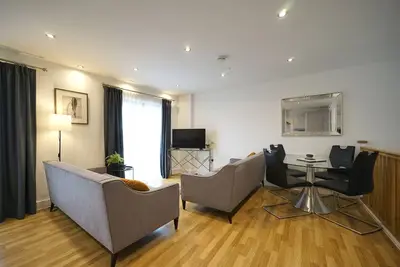 Appartement-Moderne-Salle de bain privée séparée-Balcon