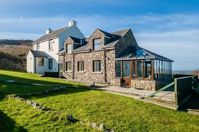 Image de Stormy Castle - 6 Bedroom Sleeps 14 - Llangennith