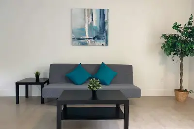 Image de Beautiful Entire 2 Brm Apt in Downtown Hollywood! #A