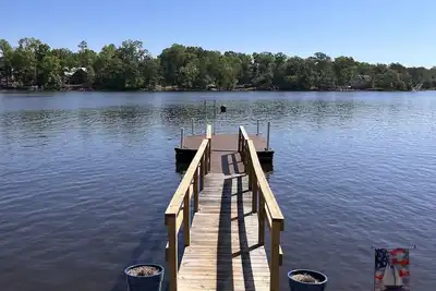 Image de Relax near Lake Murray in our spacious 3-bedroom retreat