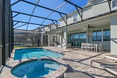 Image de Magnificent 9-Bedroom Resort Home: Pool, Spa & Lake View