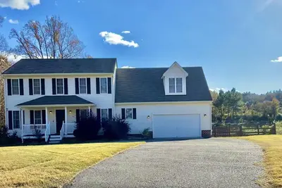 Image de Charming Cul-de-sac Retreat | Double Master + Garage + Home Office